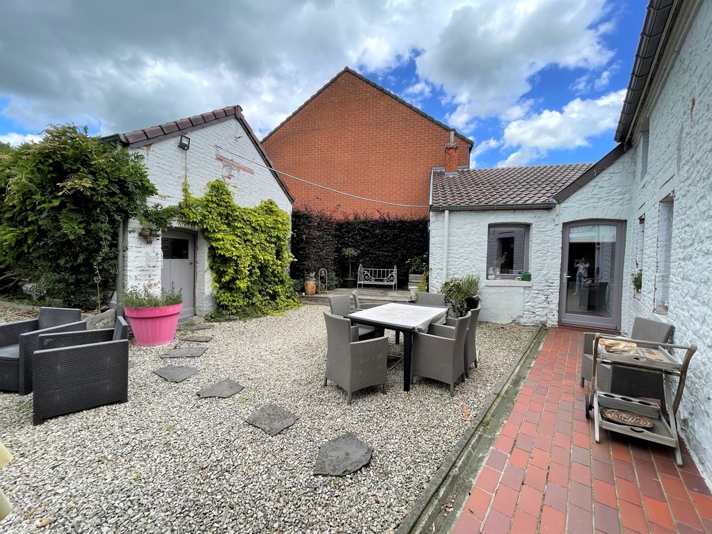 A VENDRE à STAMBRUGES : Spacieuse maison avec jardin, garage et 4 chambres