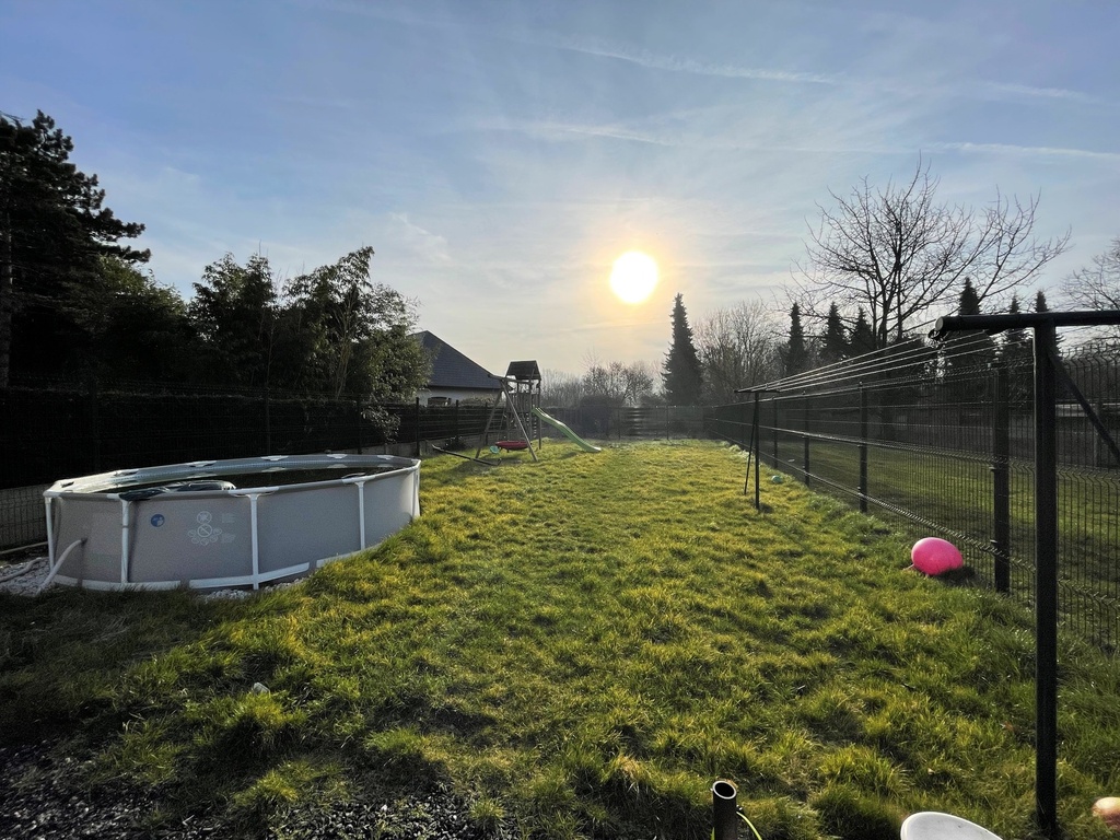 A LOUER à Blaton : Maison 3 façades avec 3 chambres, garage et jardin