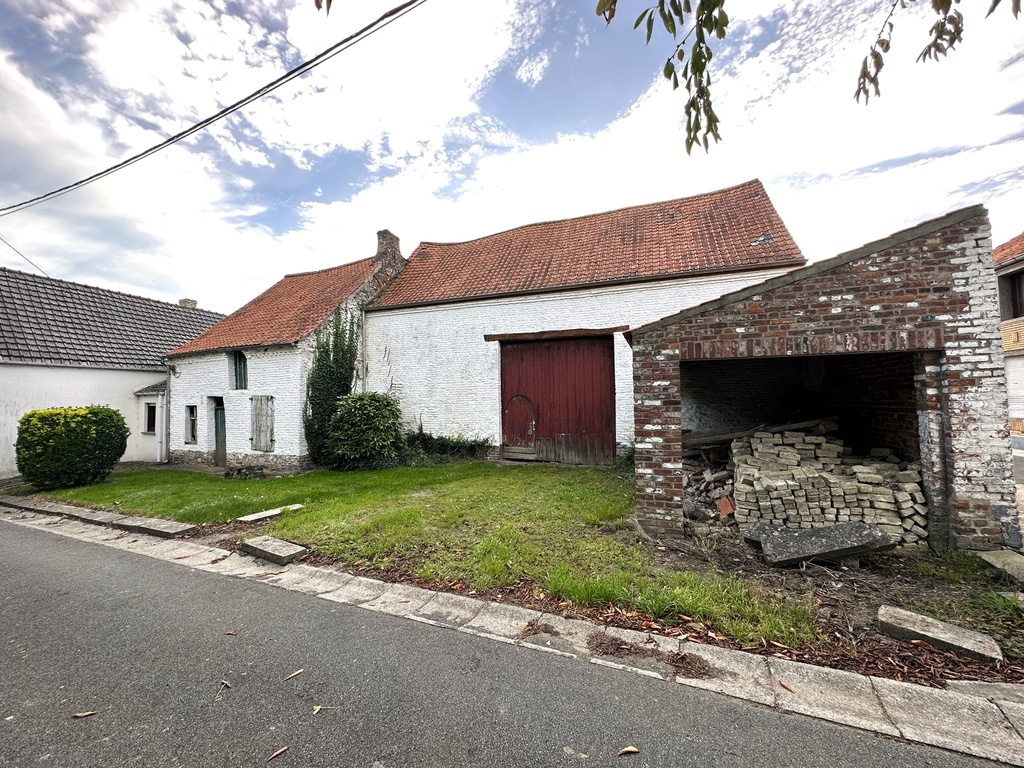 NOUVEAU ! A VENDRE à Ramegnies : Bâtiment rural avec grange sur 26A situé dans une rue calme