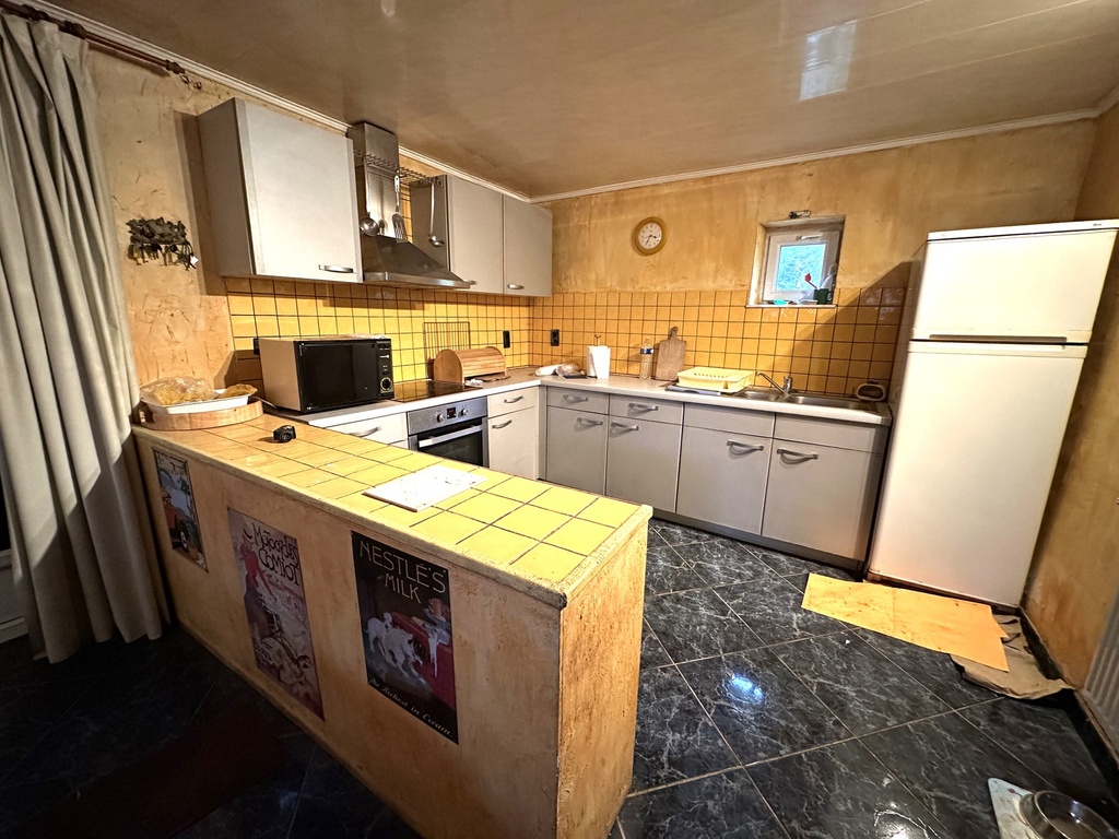 NOUVEAU / A VENDRE à THUMAIDE : Maison 2 chambres avec jardin, grange et annexe