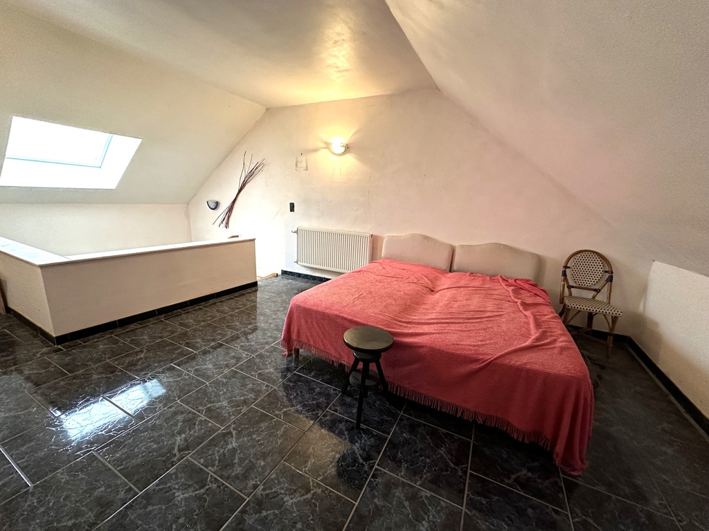 NOUVEAU / A VENDRE à THUMAIDE : Maison 2 chambres avec jardin, grange et annexe