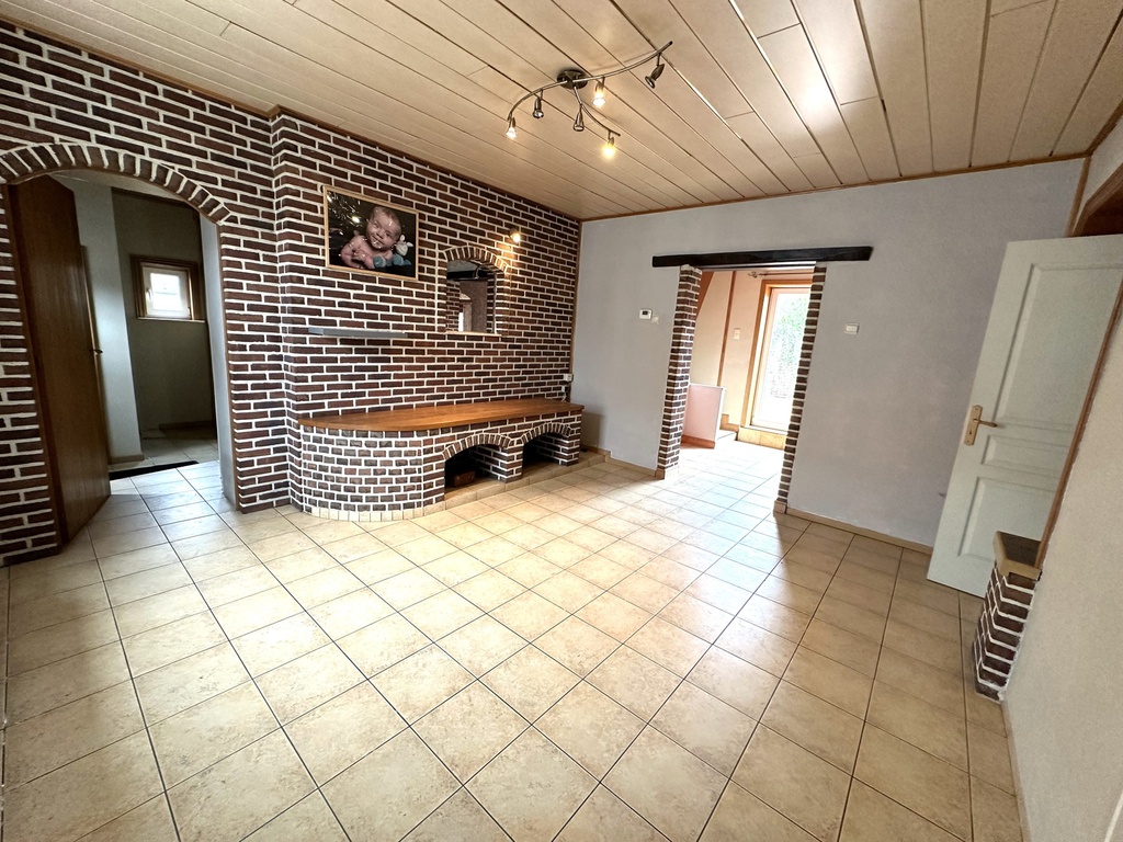 NOUVEAU / A VENDRE à WIERS : Maison 6 chambres avec jardin et passage latéral