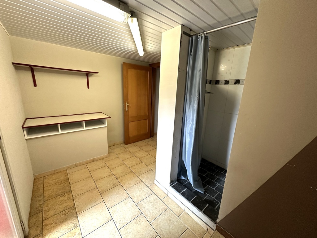 NOUVEAU / A VENDRE à WIERS : Maison 6 chambres avec jardin et passage latéral