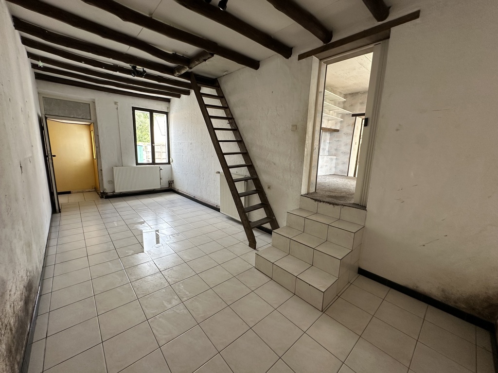 NOUVEAU/ A VENDRE : Maison 4 façades à rénover, 3 chambres, garage et jardin.