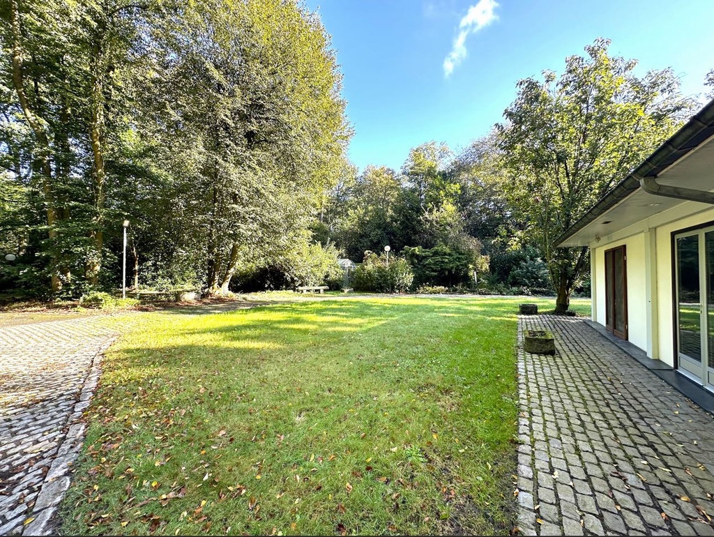 NOUVEAU / A LOUER à Ville-POMMEROEUL : Agréable pavillon de plain-pied avec 2 chambres et garages.