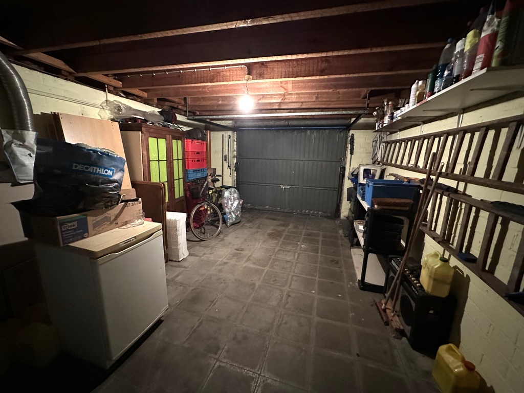 NOUVEAU/ A VENDRE à ROUCOURT (7601) : Maison 2 ch. avec garage à rénover