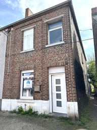 SOUS-OPTION à Blaton : Spacieuse habitation de 220m² avec 3 chambres, jardin avec accès latéral.